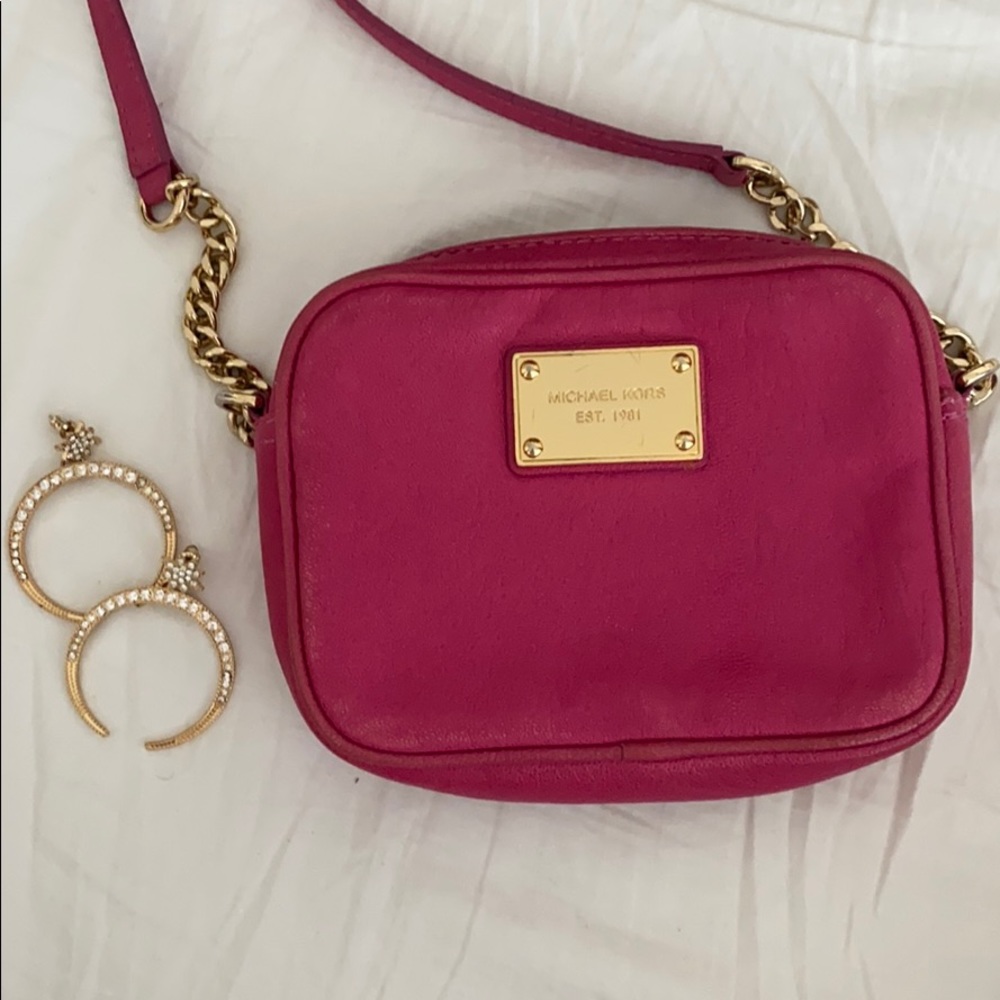 Michael kors crossbody pink bag and earrings